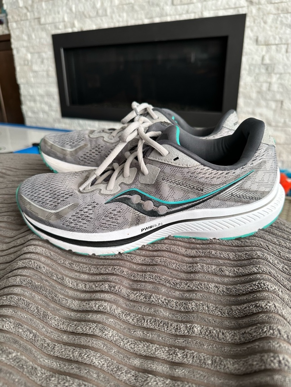Saucony Women's Gray Running Shoes with Teal Trim